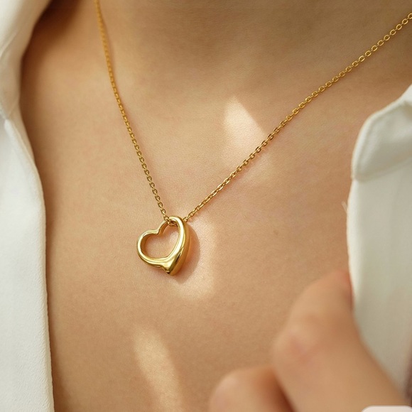 Jewelry - Hollow Heart Necklace | Gold Plated Stainless Steel
